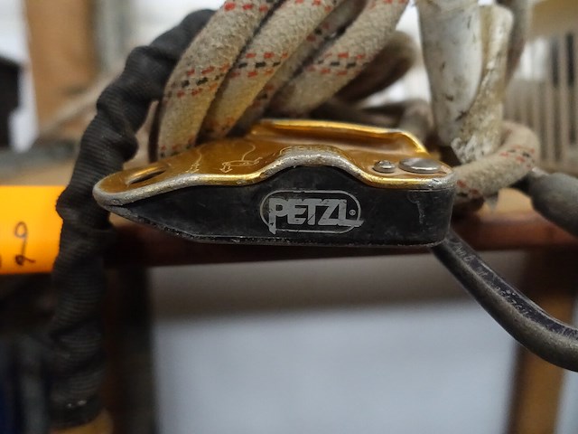 Touw met veiligheidsuitrusting - afbeelding 2 van  2