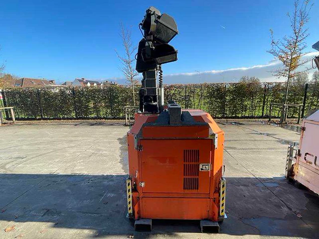 Tower light - hydro power cube - lichtmast - afbeelding 19 van  26