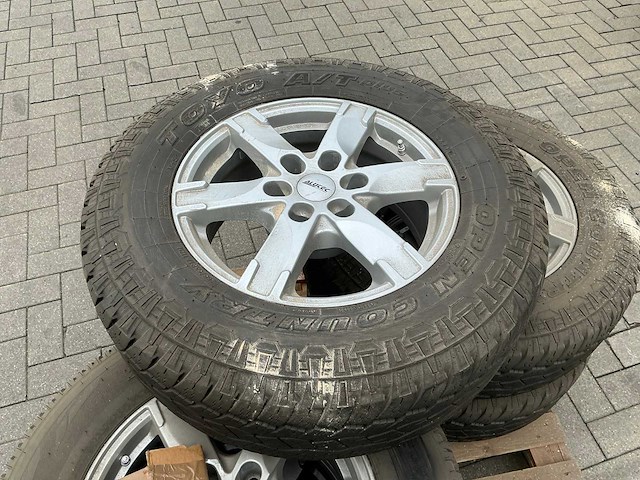 Toyo open country autoband op velg (4x) - afbeelding 2 van  4