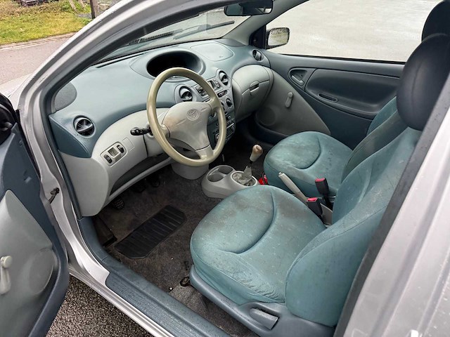Toyota - 1999 - yaris - personenauto - afbeelding 7 van  21