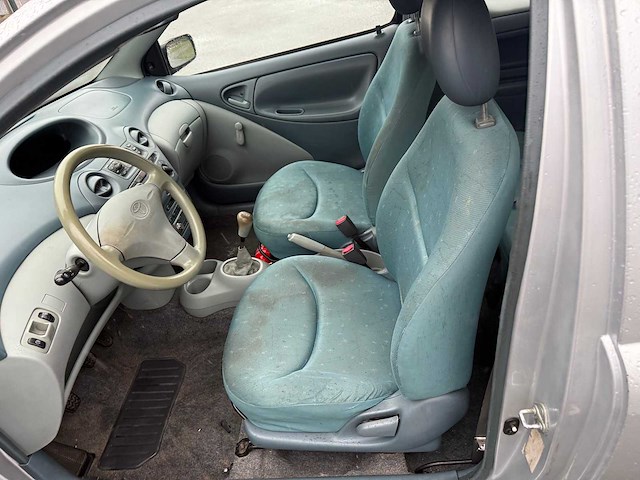 Toyota - 1999 - yaris - personenauto - afbeelding 8 van  21