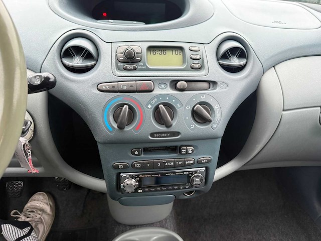 Toyota - 1999 - yaris - personenauto - afbeelding 13 van  21