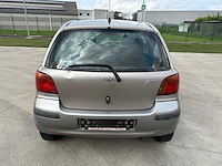 Toyota - 2004 - yaris - personenauto - afbeelding 4 van  18