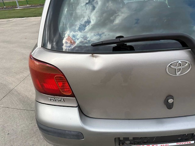 Toyota - 2004 - yaris - personenauto - afbeelding 5 van  18
