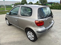 Toyota - 2004 - yaris - personenauto - afbeelding 6 van  18