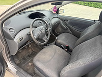 Toyota - 2004 - yaris - personenauto - afbeelding 8 van  18
