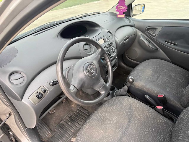 Toyota - 2004 - yaris - personenauto - afbeelding 10 van  18