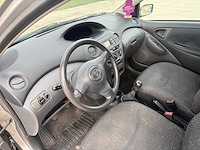Toyota - 2004 - yaris - personenauto - afbeelding 10 van  18
