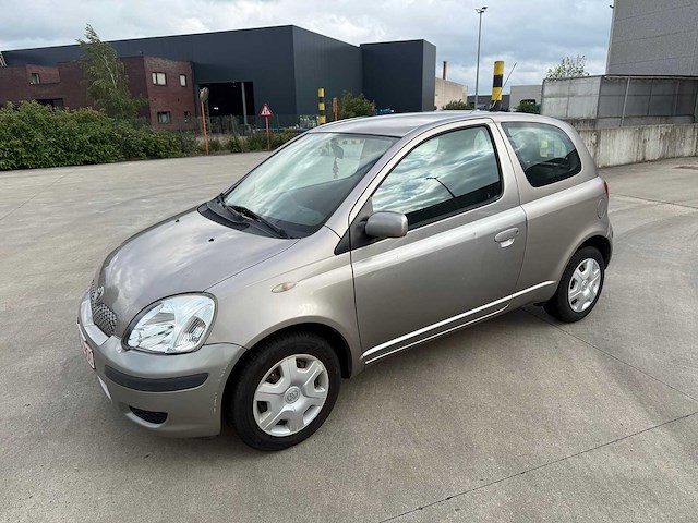 Toyota - 2004 - yaris - personenauto - afbeelding 1 van  18