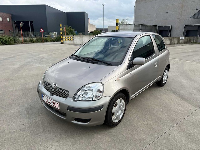 Toyota - 2004 - yaris - personenauto - afbeelding 12 van  18