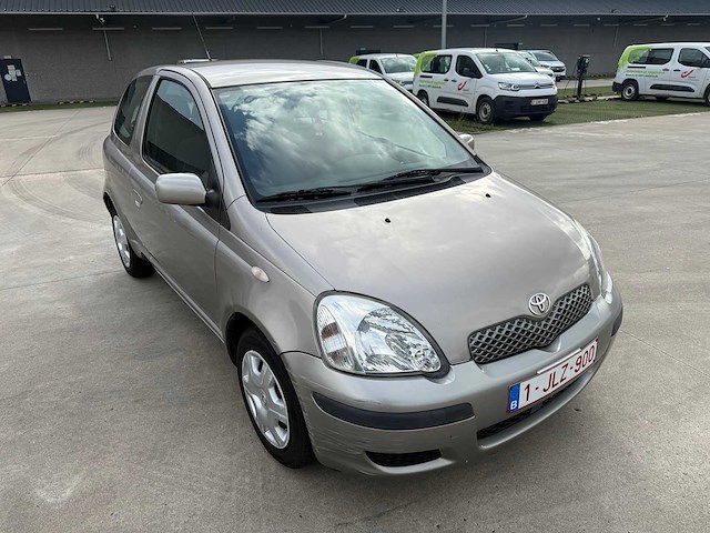 Toyota - 2004 - yaris - personenauto - afbeelding 16 van  18