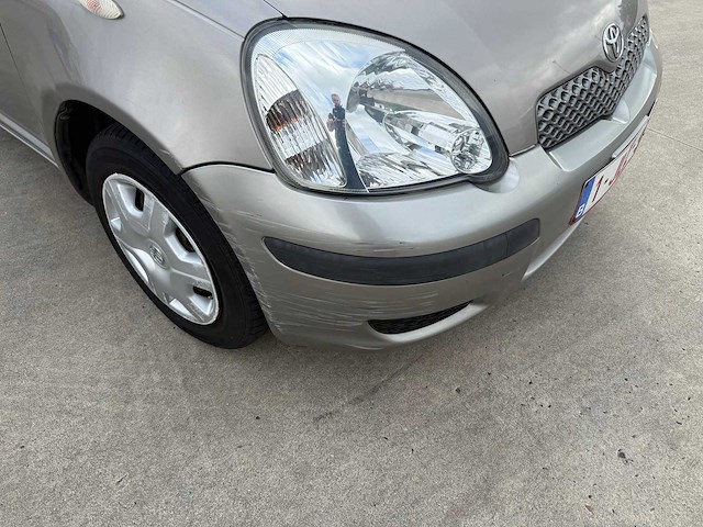Toyota - 2004 - yaris - personenauto - afbeelding 17 van  18