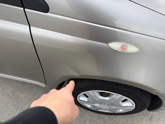 Toyota - 2004 - yaris - personenauto - afbeelding 18 van  18