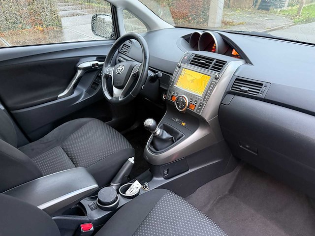 Toyota - 2009 - verso - personenauto - afbeelding 17 van  36