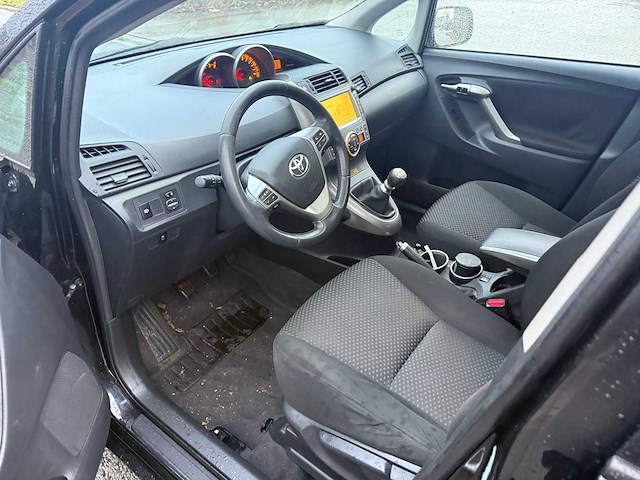 Toyota - 2009 - verso - personenauto - afbeelding 20 van  36