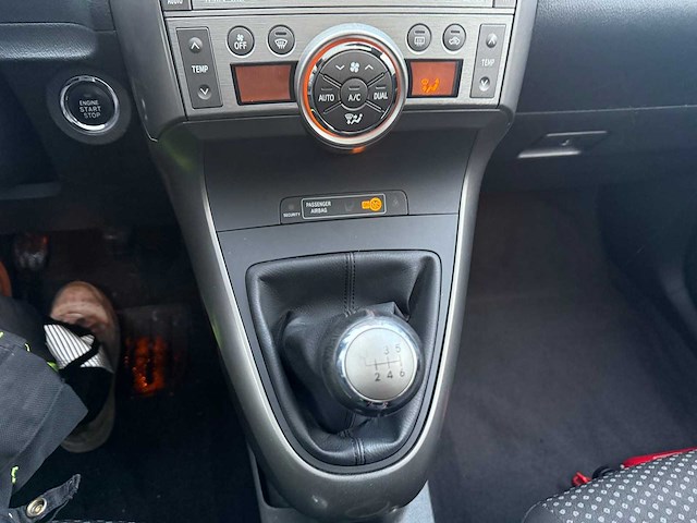 Toyota - 2009 - verso - personenauto - afbeelding 26 van  36