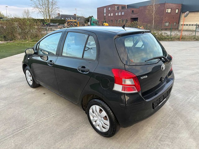 Toyota - 2011 - yaris - personenauto - afbeelding 7 van  23