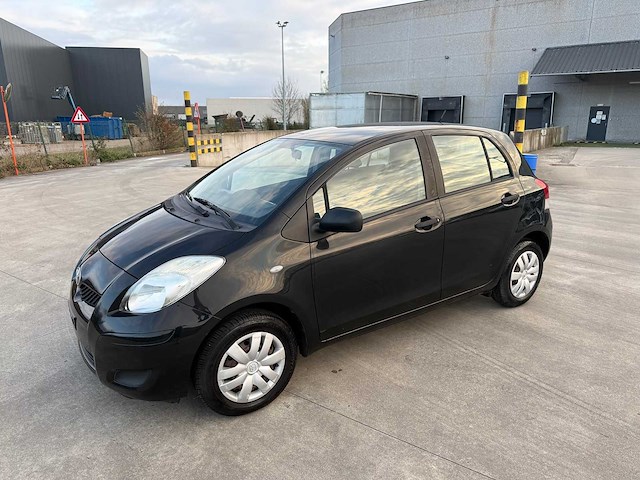 Toyota - 2011 - yaris - personenauto - afbeelding 1 van  23