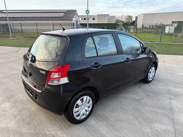 Toyota - 2011 - yaris - personenauto - afbeelding 22 van  23