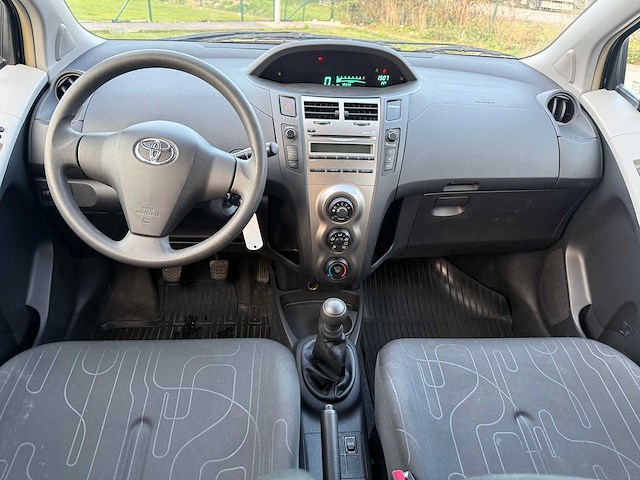 Toyota - 2011 - yaris - personenauto - afbeelding 10 van  17