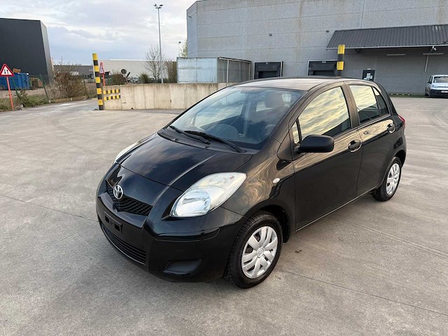 Toyota - 2011 - yaris - personenauto - afbeelding 13 van  17