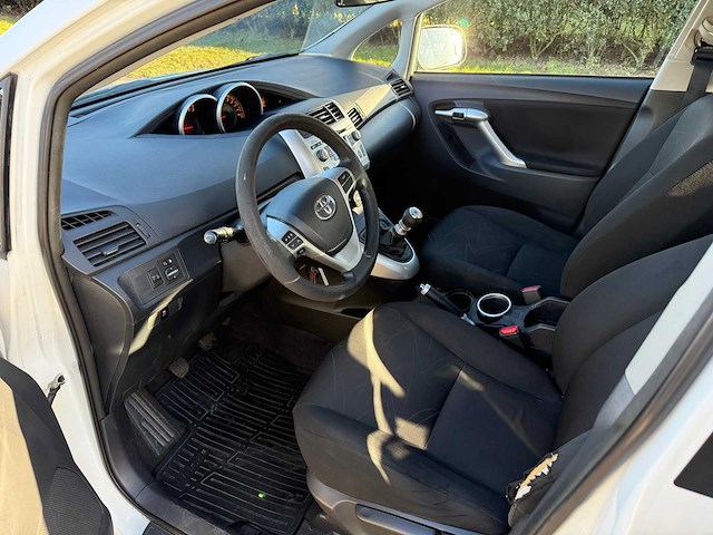 Toyota - 2012 - verso - benzine - personenauto - afbeelding 8 van  17