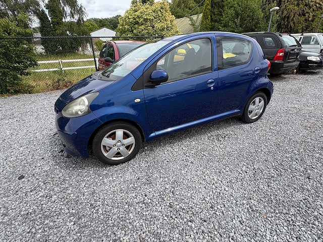 Toyota - aygo - car - afbeelding 1 van  6