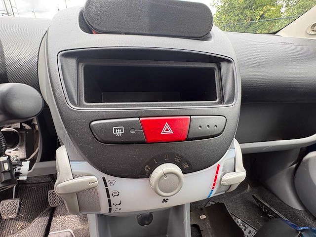 Toyota - aygo - car - afbeelding 1 van  4