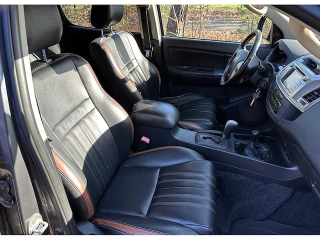 Toyota - hilux - d4-d amazonia - afbeelding 9 van  28