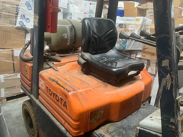 Toyota 25 thermische heftruck - afbeelding 8 van  11