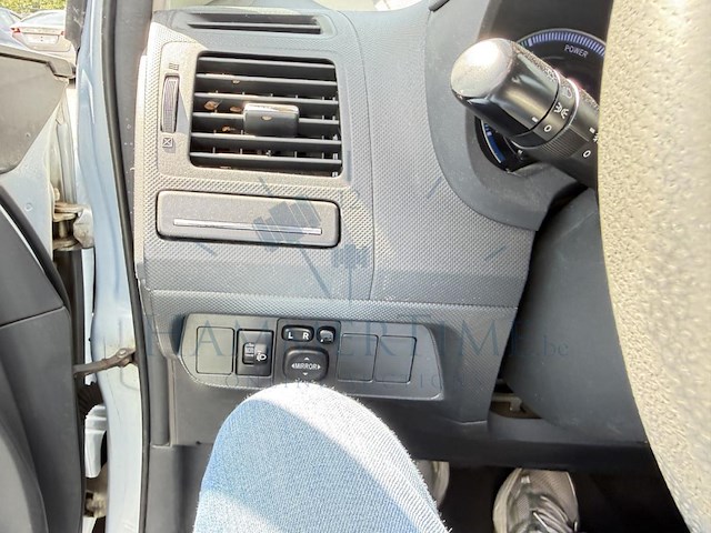 Toyota auris hev 1 8i hsd premium cvt 99 at, 2011 - afbeelding 11 van  33