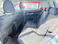 Toyota auris hev 1 8i hsd premium cvt 99 at, 2011 - afbeelding 14 van  33