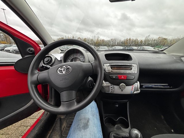 Toyota aygo 1.0i active, 2014 - afbeelding 2 van  25