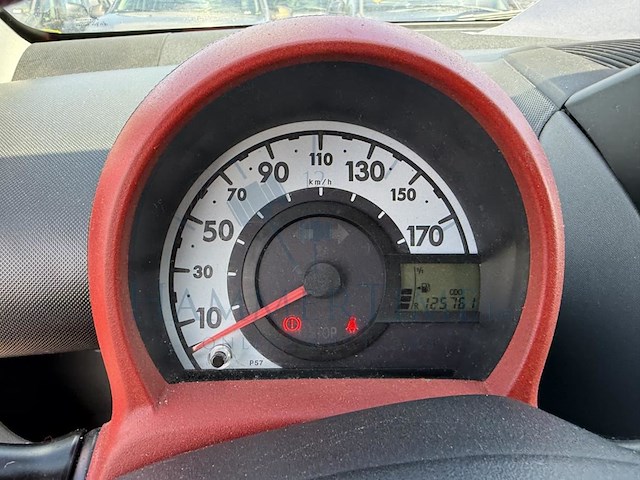 Toyota aygo 1.0i vvt-i car dance, 2010 - afbeelding 5 van  25