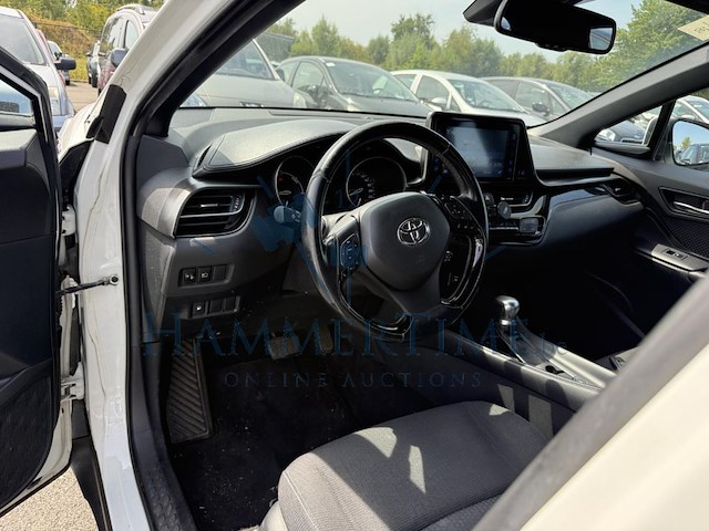 Toyota c-hr hybrid (hev) 1.8i vvt-i c-enter e-cvt 98 at, 2017 - afbeelding 8 van  29
