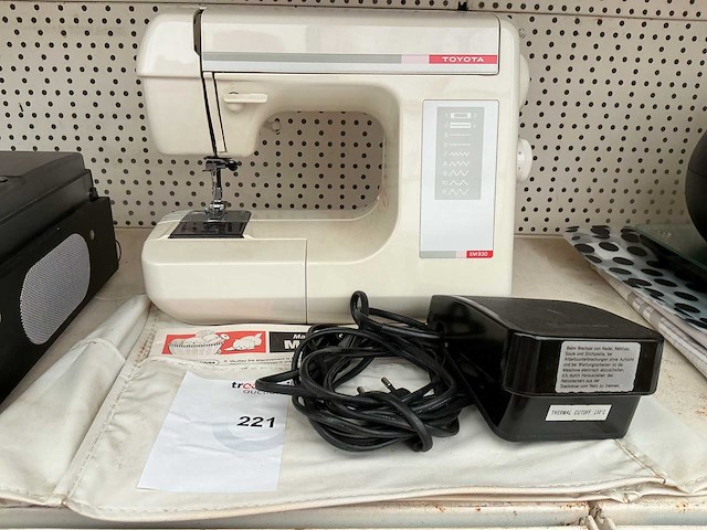 Toyota em930 naaimachine - afbeelding 1 van  1