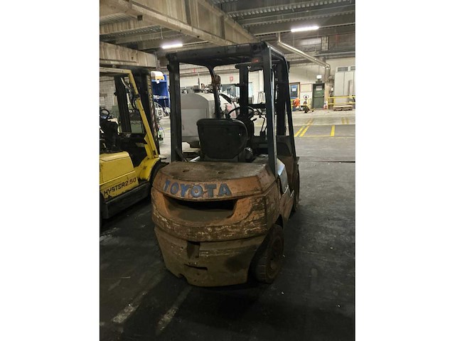 Toyota geneo 25 vorkheftruck met roterend vorkenbord - afbeelding 2 van  11