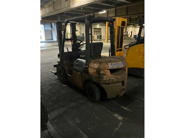 Toyota geneo 25 vorkheftruck met roterend vorkenbord - afbeelding 3 van  11