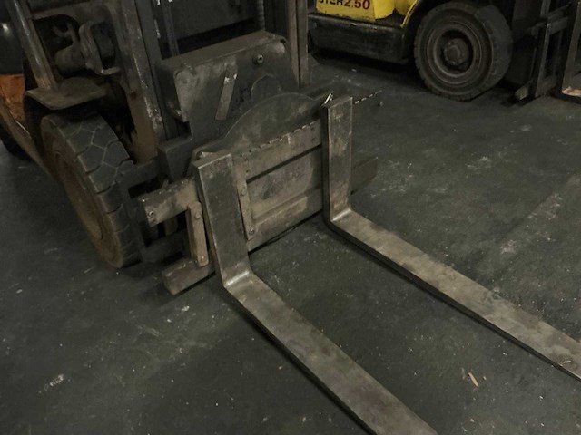 Toyota geneo 25 vorkheftruck met roterend vorkenbord - afbeelding 11 van  11