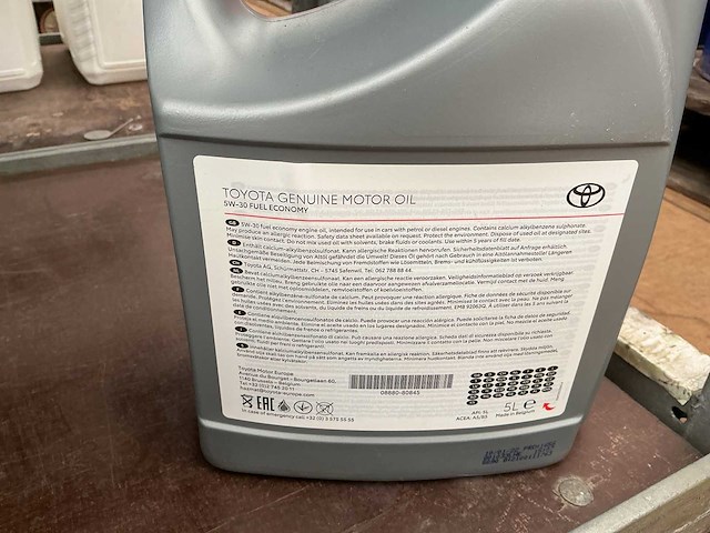 Toyota ,inhoud 5 liter 5w30 motor olie - afbeelding 2 van  2
