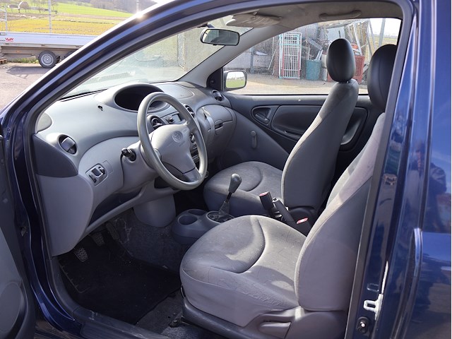 Toyota yaris - jtdjv123500082682 - 1999 - afbeelding 2 van  23