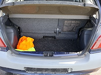 Toyota yaris - jtdjv123500082682 - 1999 - afbeelding 21 van  23