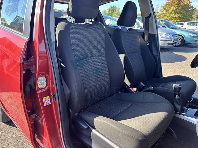 Toyota yaris 1.0i vvt-i dynamic, 2014 - afbeelding 18 van  48