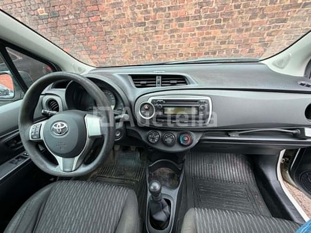 Toyota yaris auto (2011-94,079 km-vin:vnkkl3d300a006307) - afbeelding 1 van  22