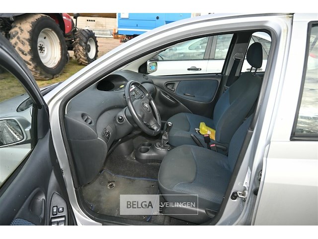 Toyota yaris personenwagen - afbeelding 5 van  15