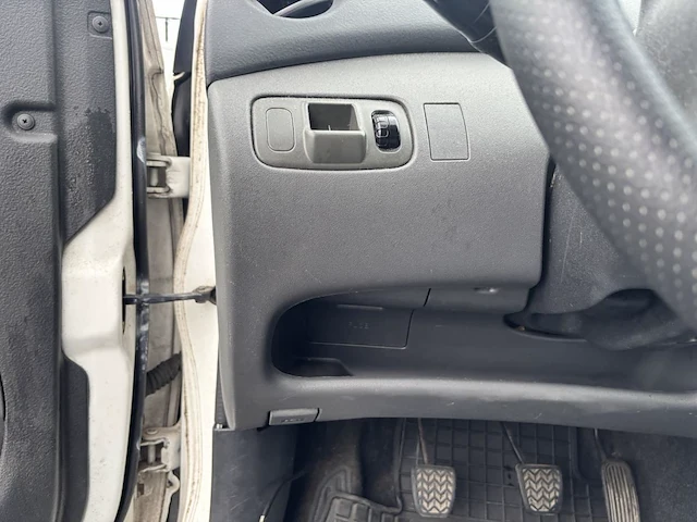 Toyota yaris verso 1.3i vvt-i 16v linea luna, 2004 - afbeelding 13 van  38
