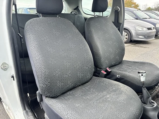 Toyota yaris verso 1.3i vvt-i 16v linea luna, 2004 - afbeelding 17 van  38