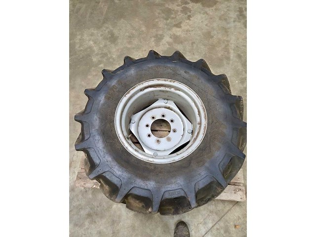 Tractor banden (4x) - afbeelding 1 van  6