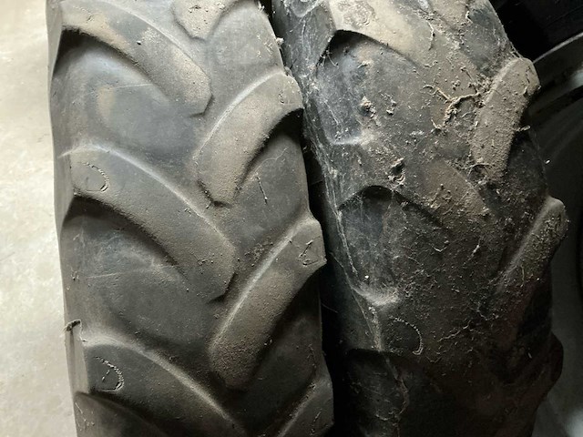 Tractor banden met velg. (2x) - afbeelding 2 van  4