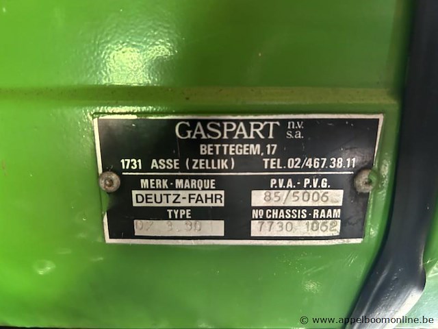 Tractor deutz-fahr dx 3.30 met cabine. voorzien van een bedrijfsurenteller met 47998.6 uur. - afbeelding 3 van  9